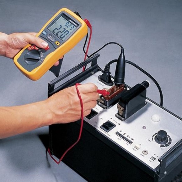 CEM DT-5500 Цифровой мегаомметр CEM DT-5500 Цифровой мегаомметр