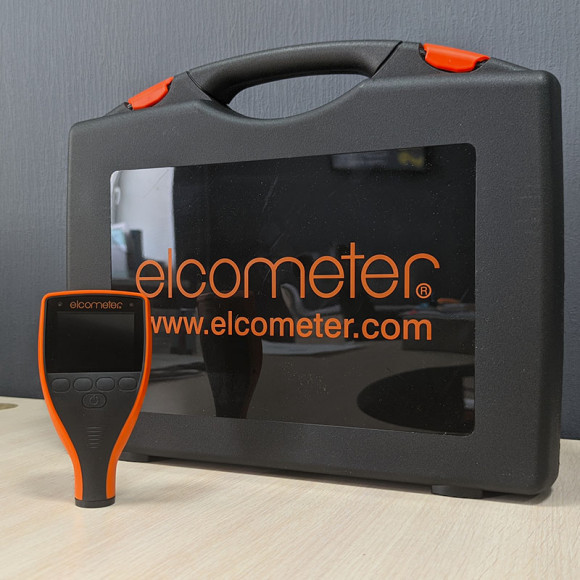 Толщиномер покрытий Elcometer 456 с выносным датчиком Толщиномер покрытий Elcometer 456 с выносным датчиком